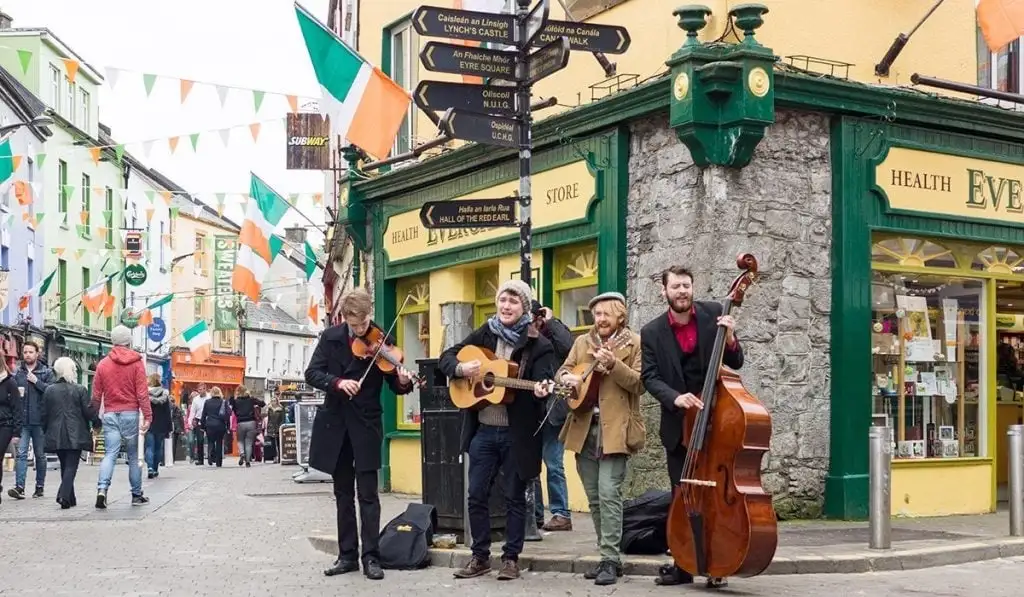 11 Irish Traditions + Customs (From Weird to Wonderful)